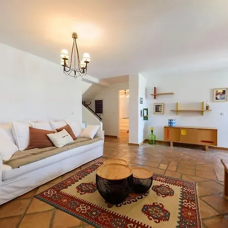 Padma, Paros Willa Angairiá