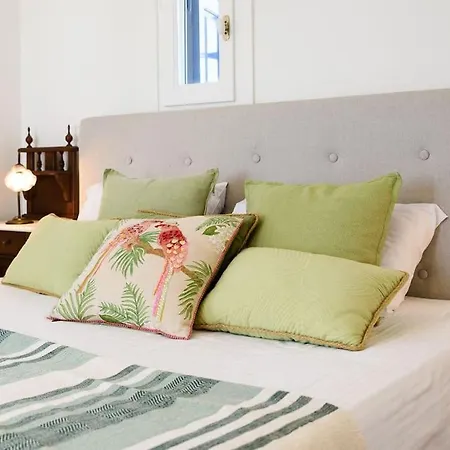 Padma, Paros Willa Angairiá