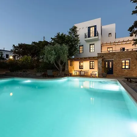 Padma, Paros Willa *