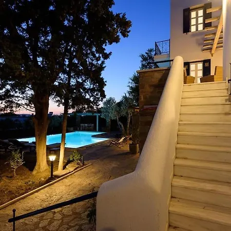 Padma, Paros Willa