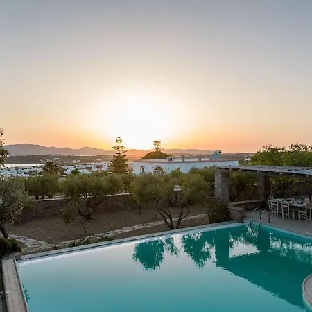 Padma, Paros Willa *