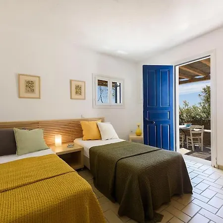 Willa Padma, Paros Angairiá