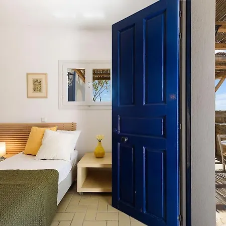 Padma, Paros Βίλα