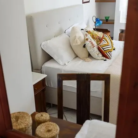 Padma, Paros Βίλα