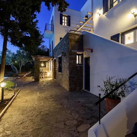 Padma, Paros Βίλα